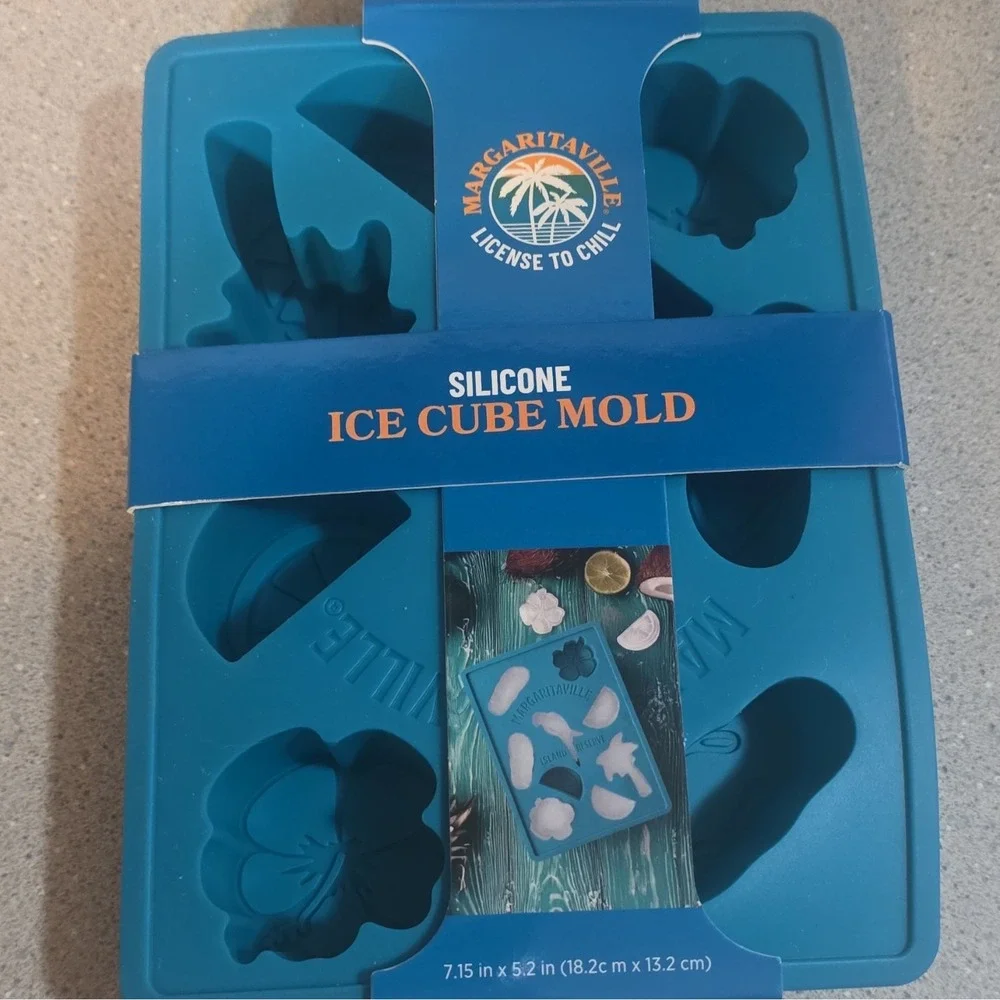 Jimmy Buffet Margaritaville License to Chill Silicone Ice Cube Mold And Tumbler